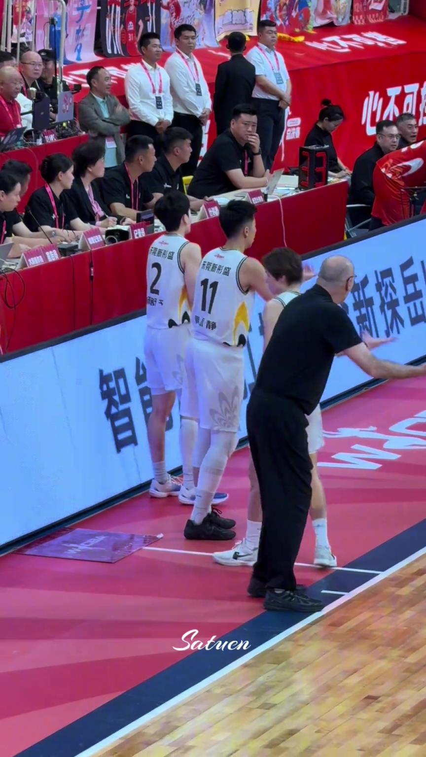 無奈的一家三口！絕望的教練，氣瘋了的皮總！