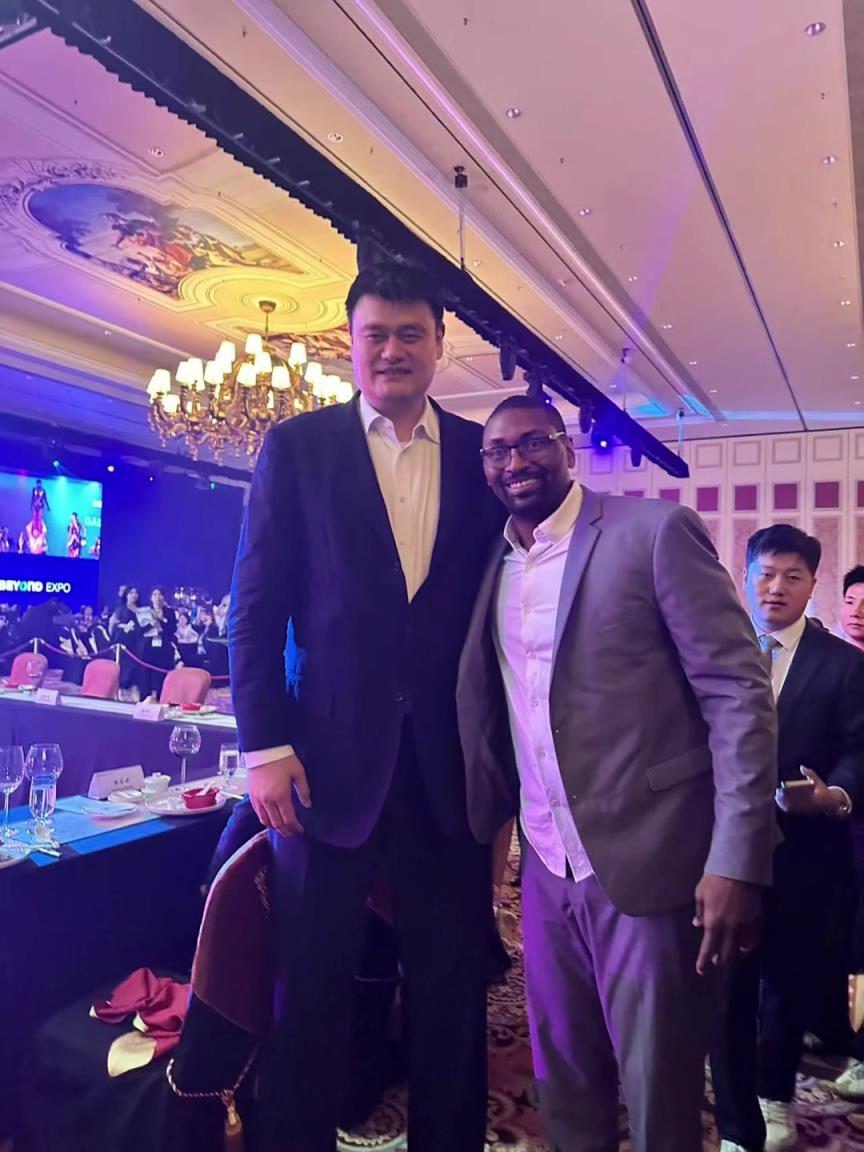 阿泰斯特曬與姚明合照：這是我最喜歡的隊(duì)友 姚?。?>
                                <div   id=