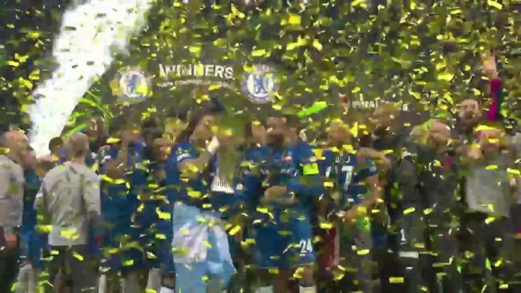 ?榮耀藍(lán)軍！歐協(xié)聯(lián)奪冠捧杯！里斯-詹姆斯高舉獎(jiǎng)杯全隊(duì)?wèi)c祝