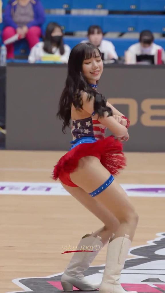 最好的啦啦隊(duì)小姐姐！自信，健康充滿活力！